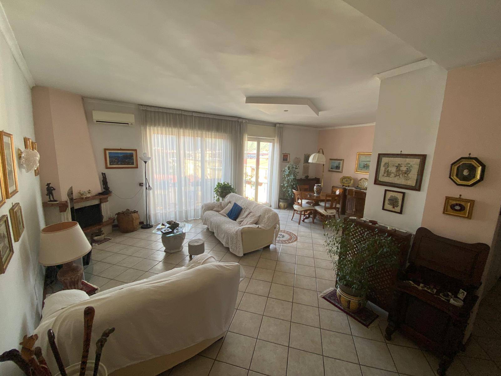 Appartamento in vendita a Napoli