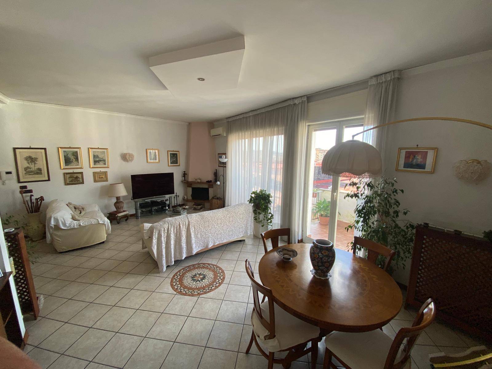 Appartamento in vendita a Napoli