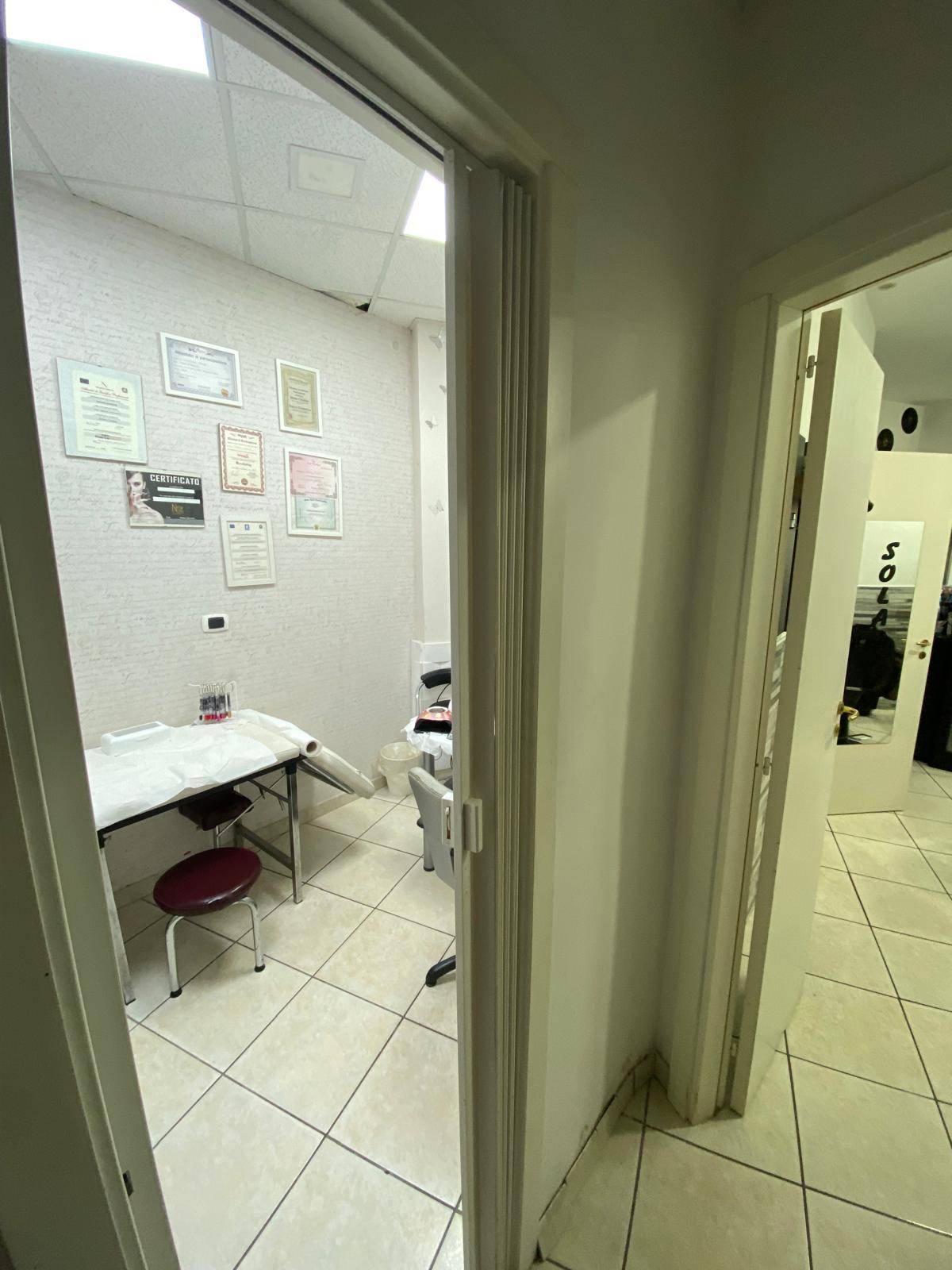 Locale commerciale in vendita a Napoli