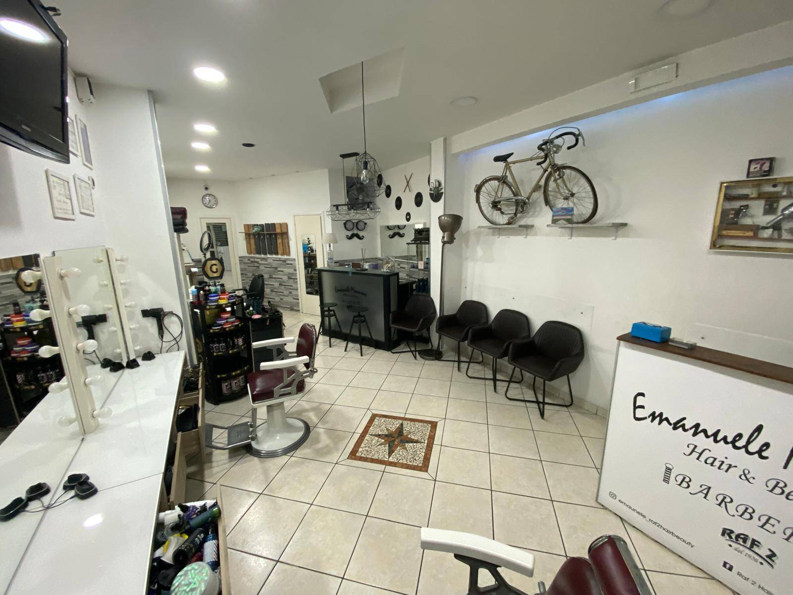 Locale commerciale in vendita a Napoli