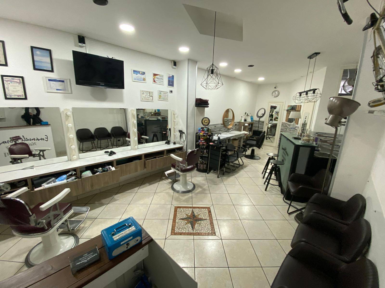 Locale commerciale in vendita a Napoli