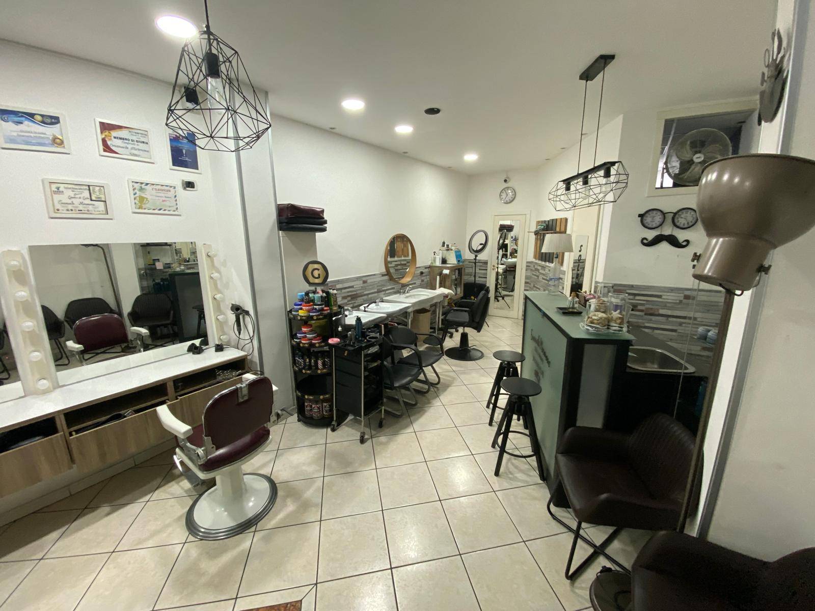 Locale commerciale in vendita a Napoli