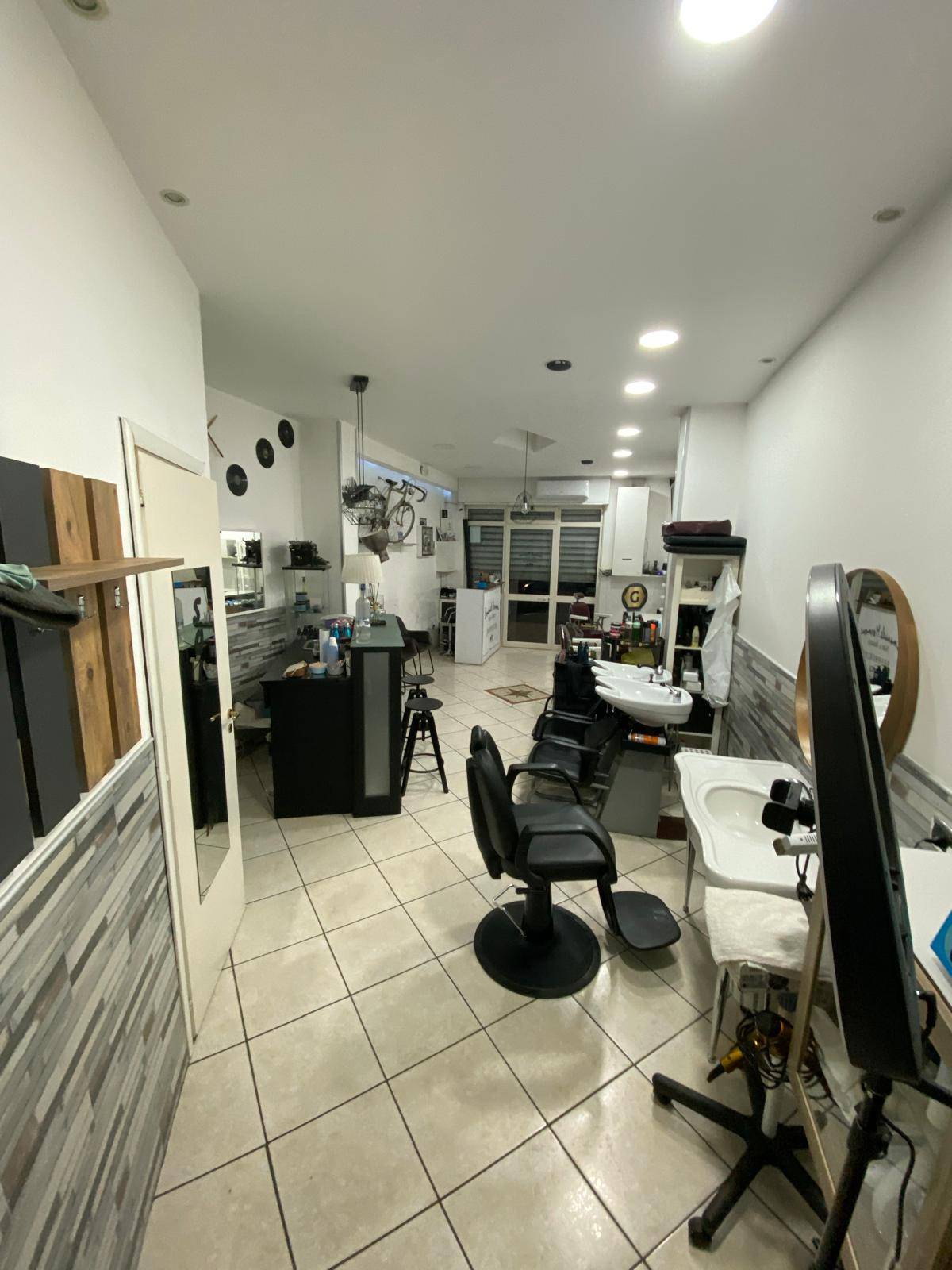 Locale commerciale in vendita a Napoli