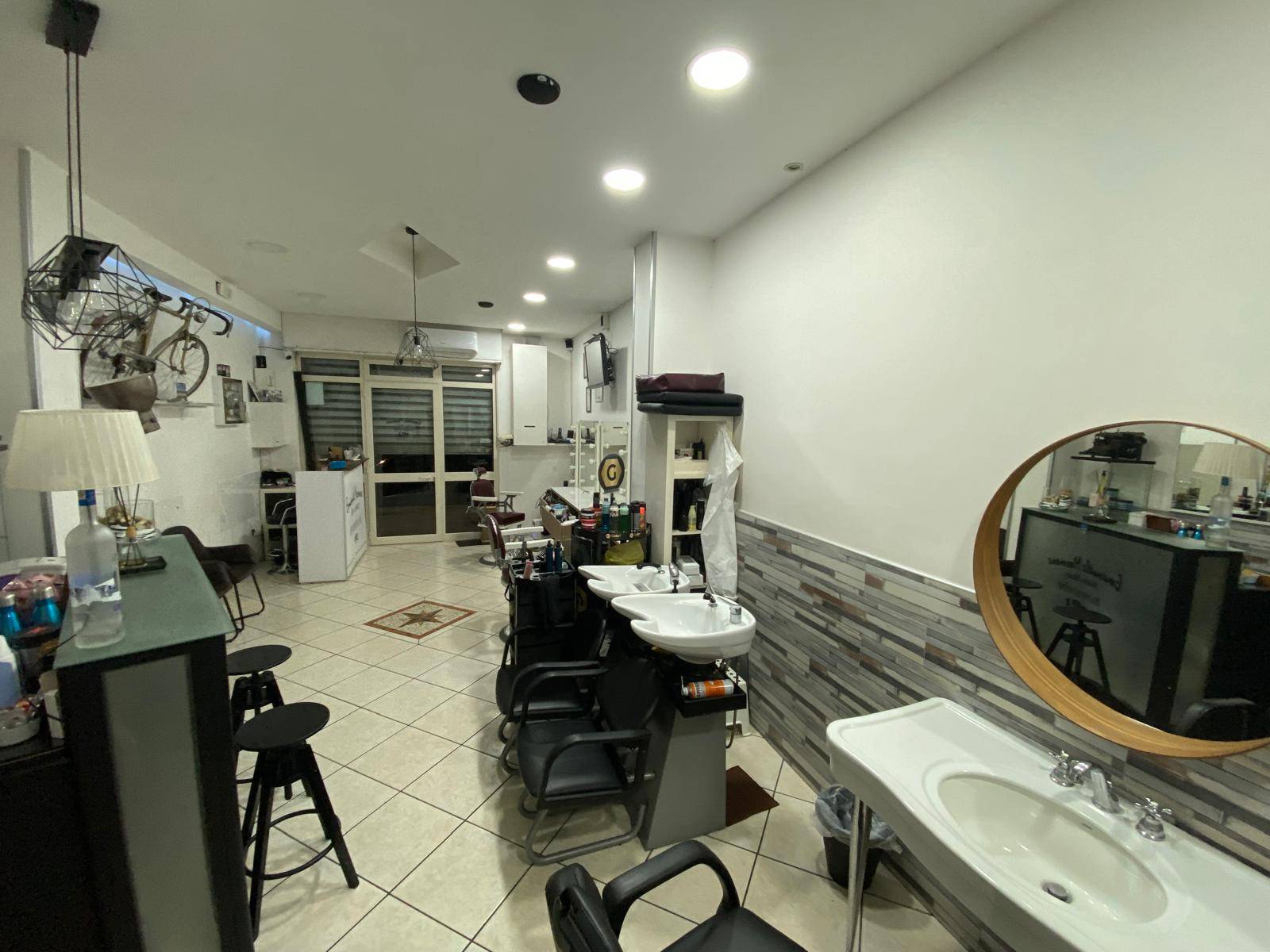 Locale commerciale in vendita a Napoli