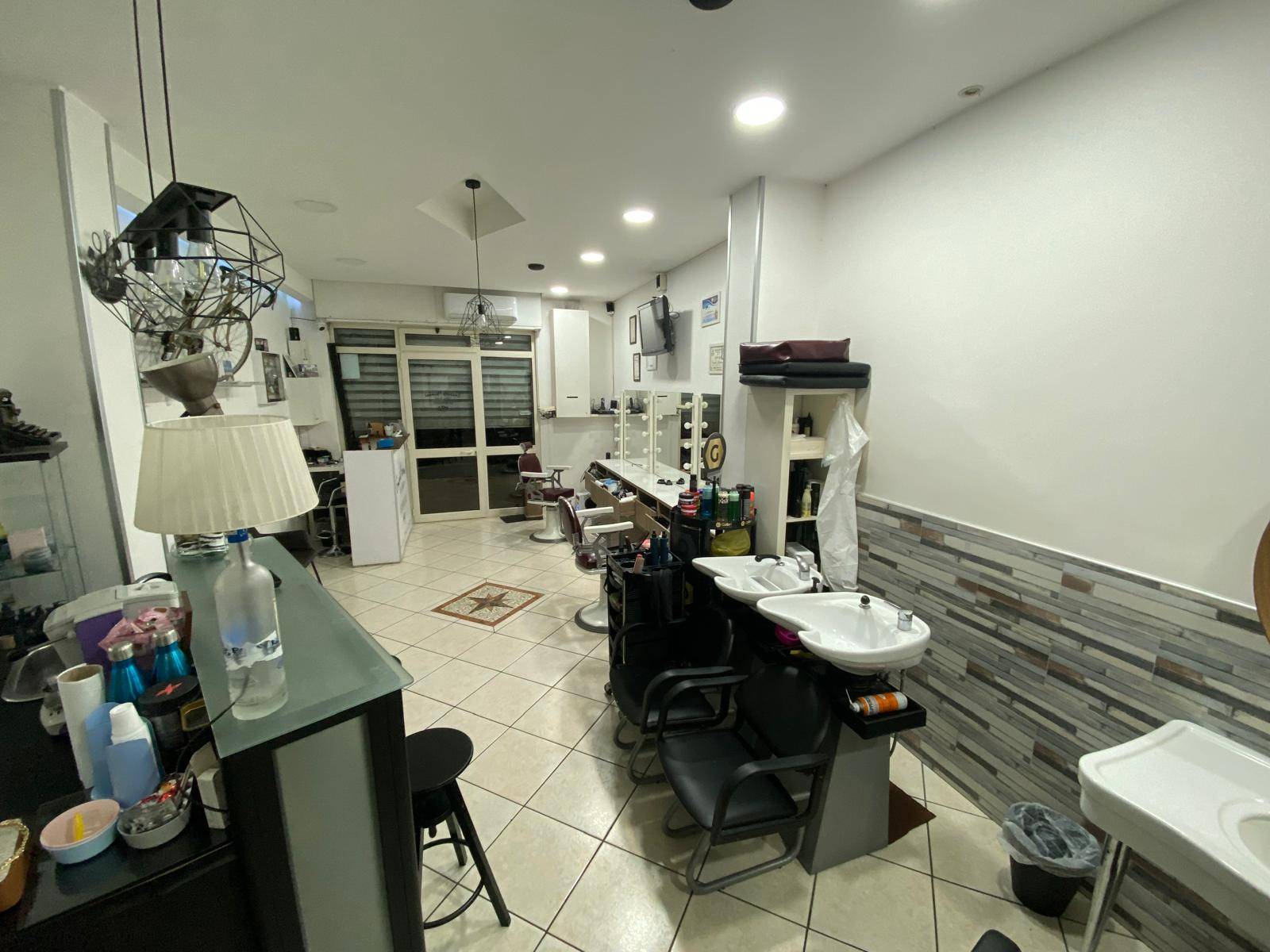 Locale commerciale in vendita a Napoli