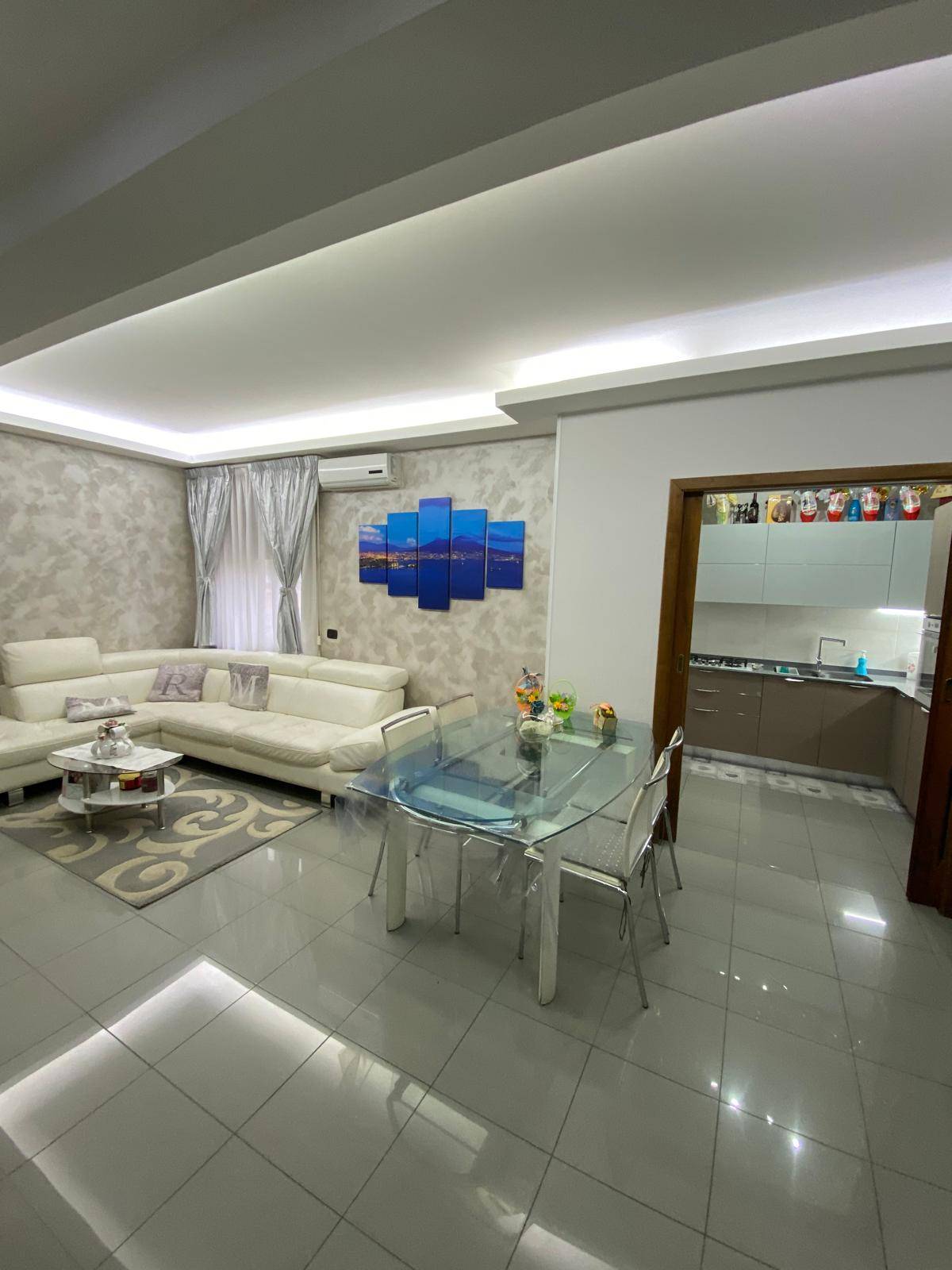 Appartamento in vendita a Napoli