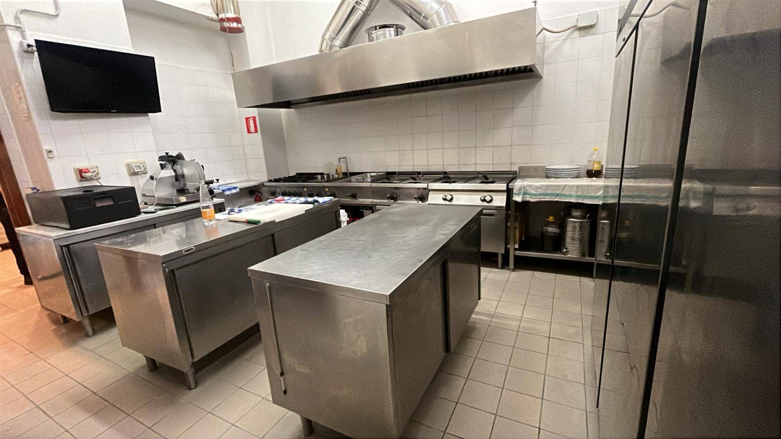 Locale commerciale in affitto a Ercolano