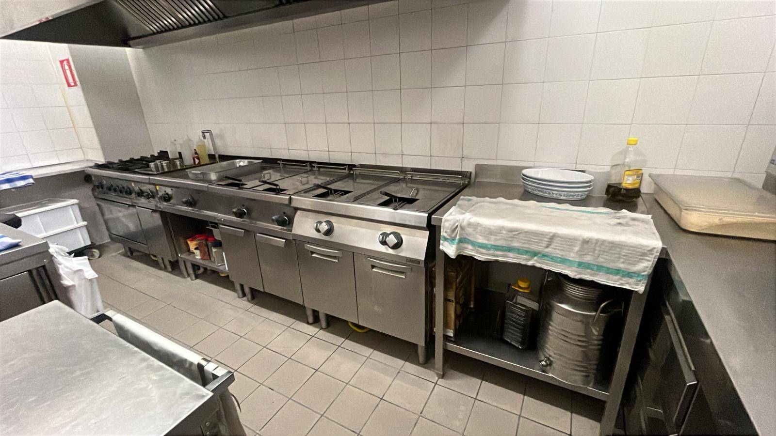 Locale commerciale in affitto a Ercolano