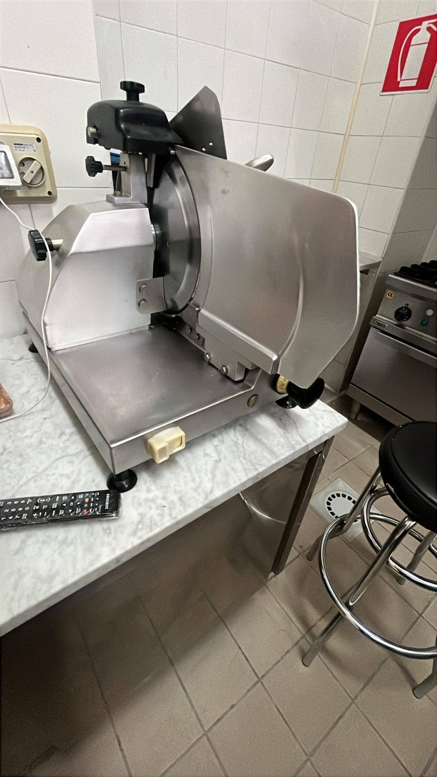 Locale commerciale in affitto a Ercolano