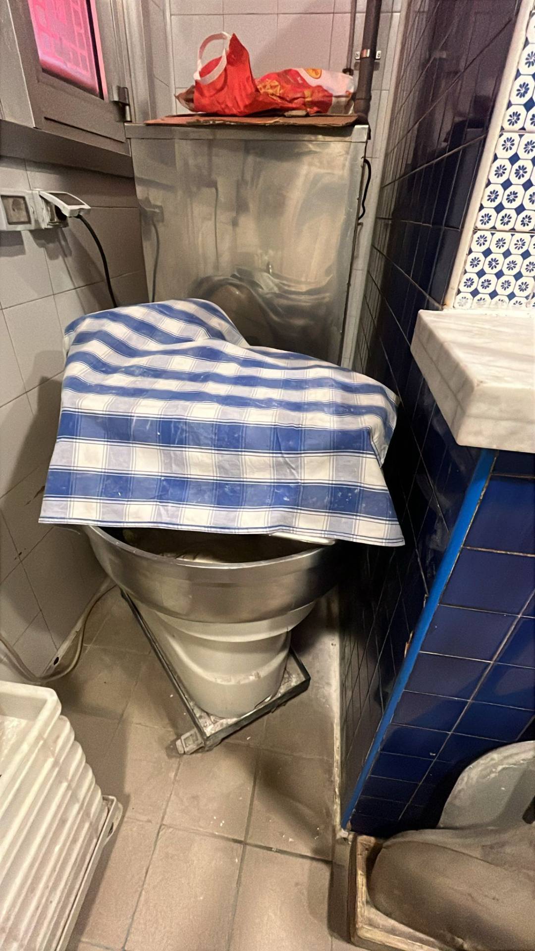 Locale commerciale in affitto a Ercolano