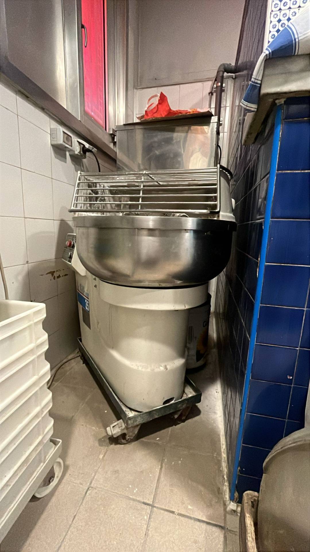 Locale commerciale in affitto a Ercolano