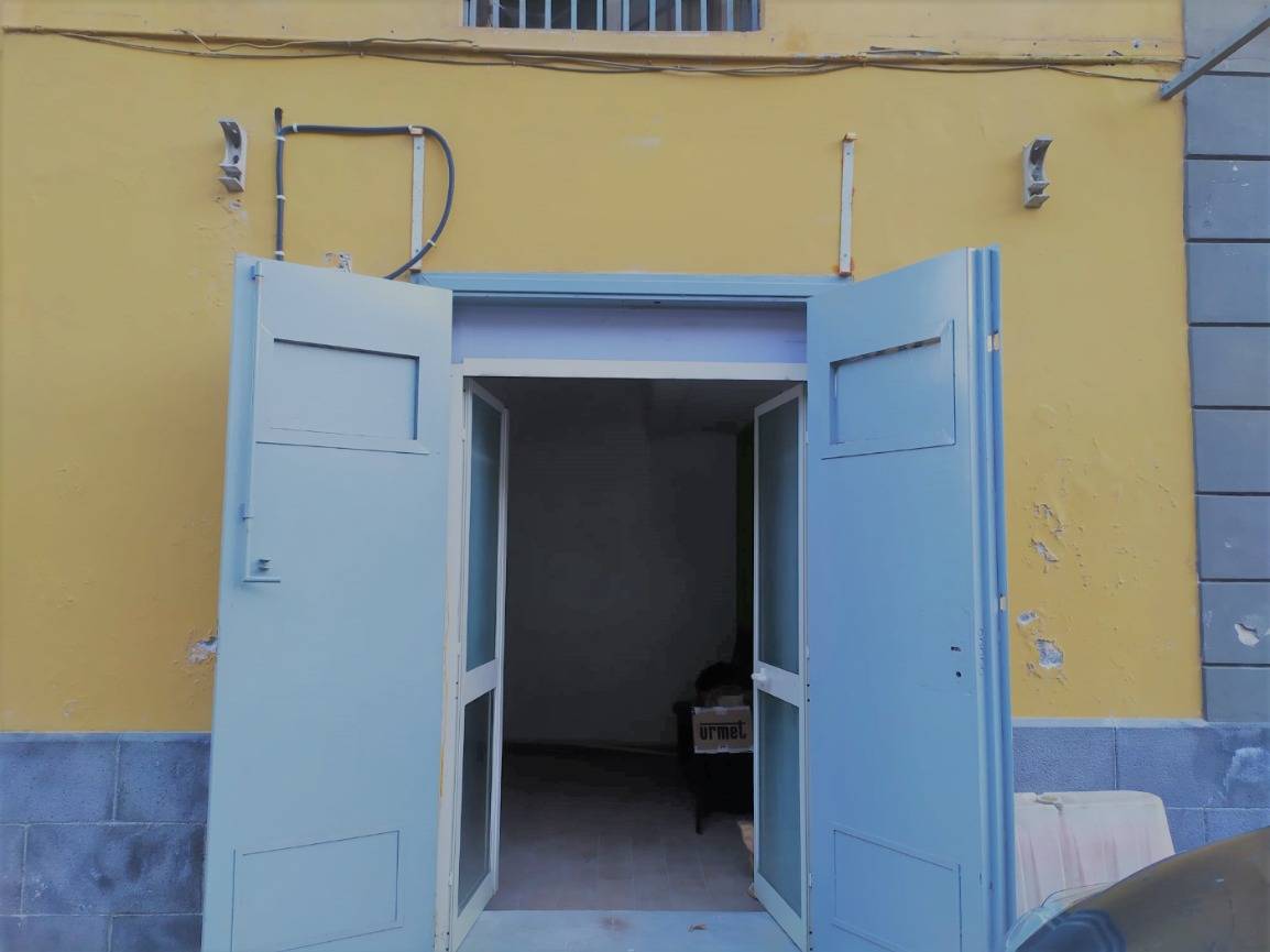 Locale commerciale in affitto a Napoli
