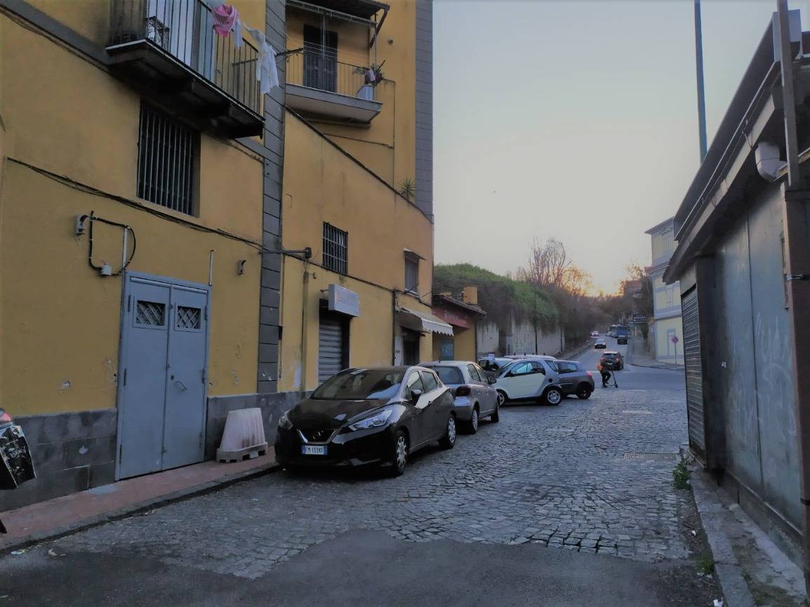 Locale commerciale in affitto a Napoli