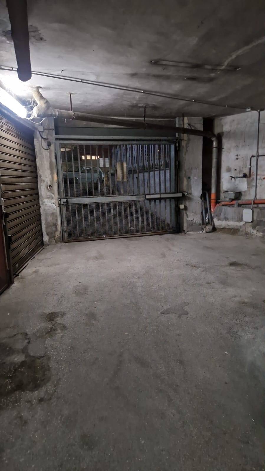 Box o garage in vendita a Napoli