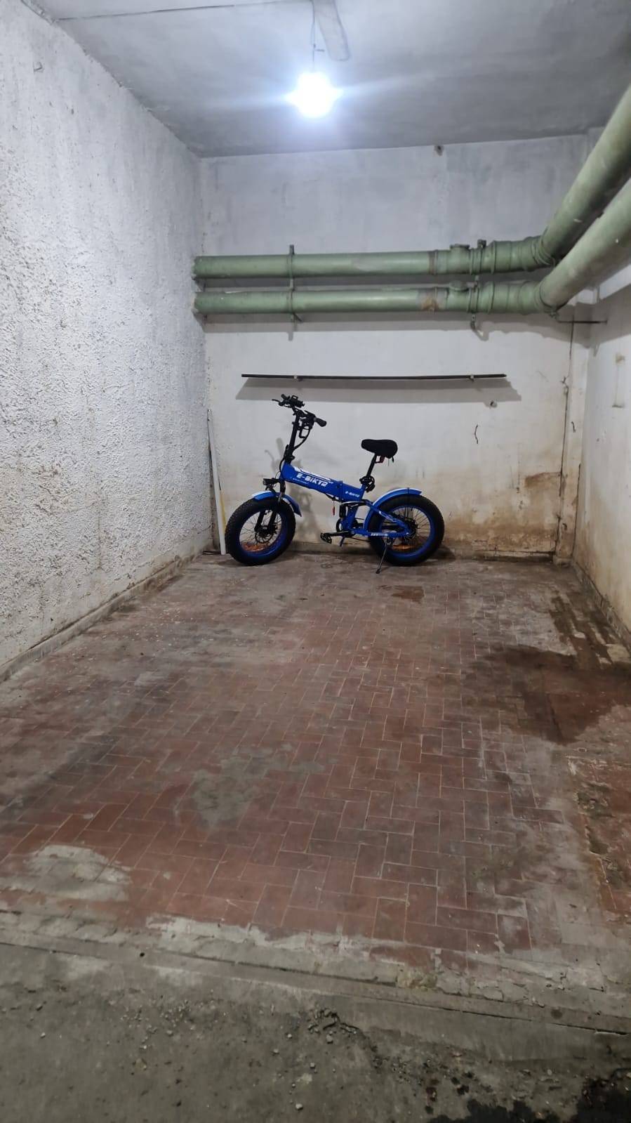 Box o garage in vendita a Napoli