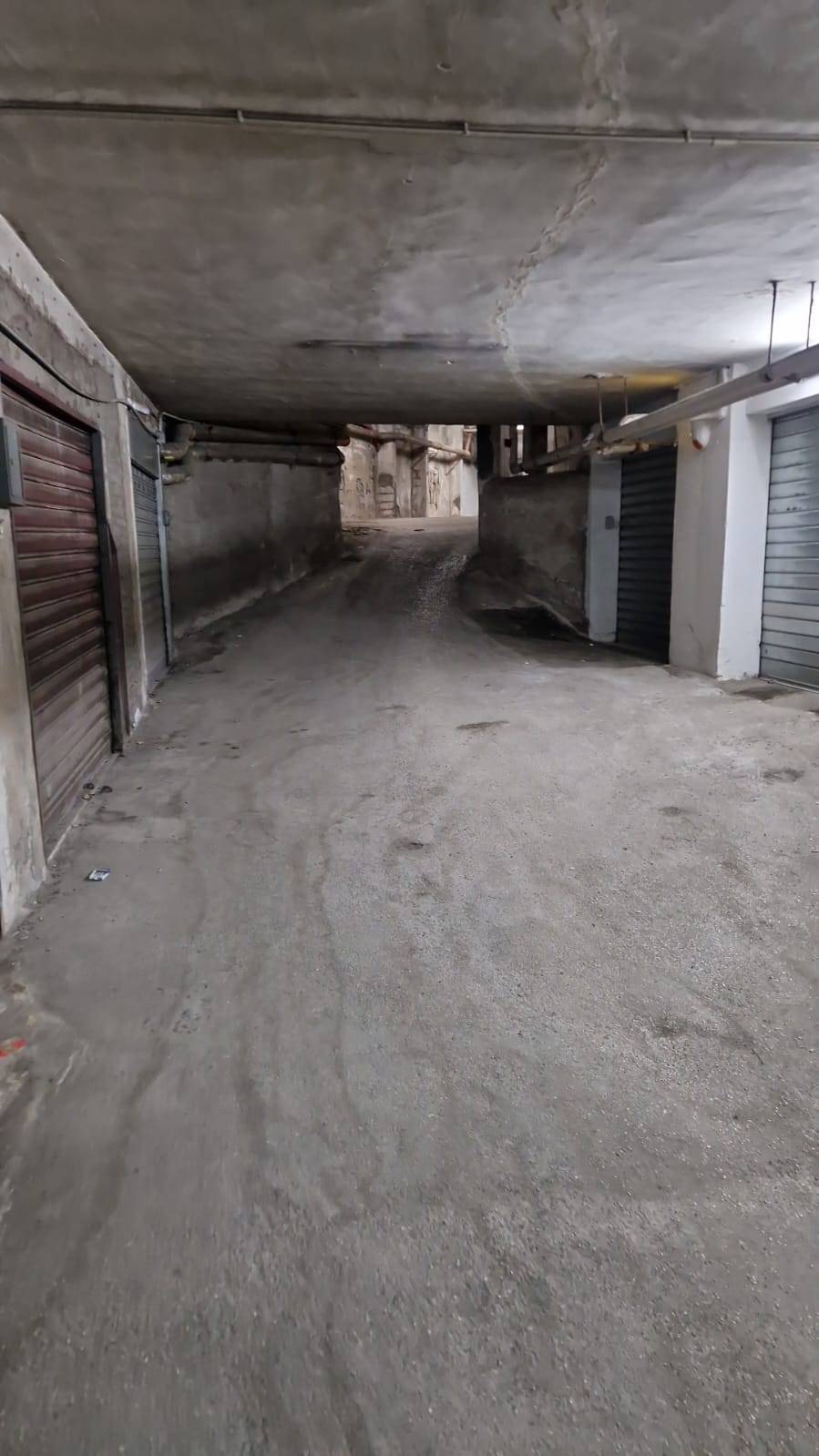 Box o garage in vendita a Napoli