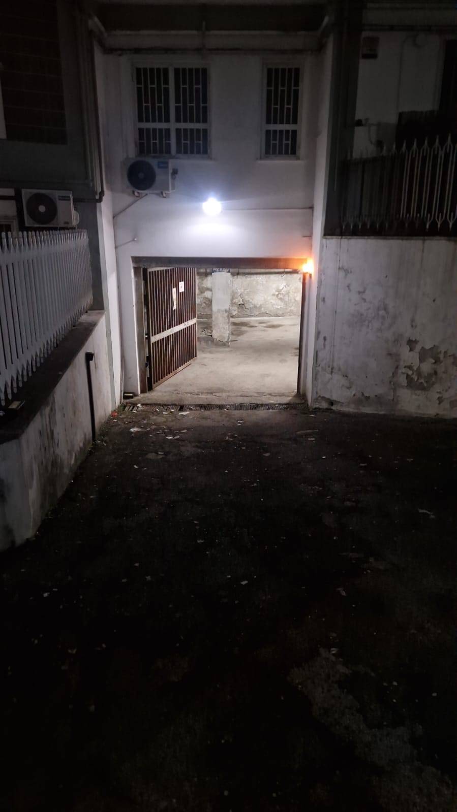 Box o garage in vendita a Napoli