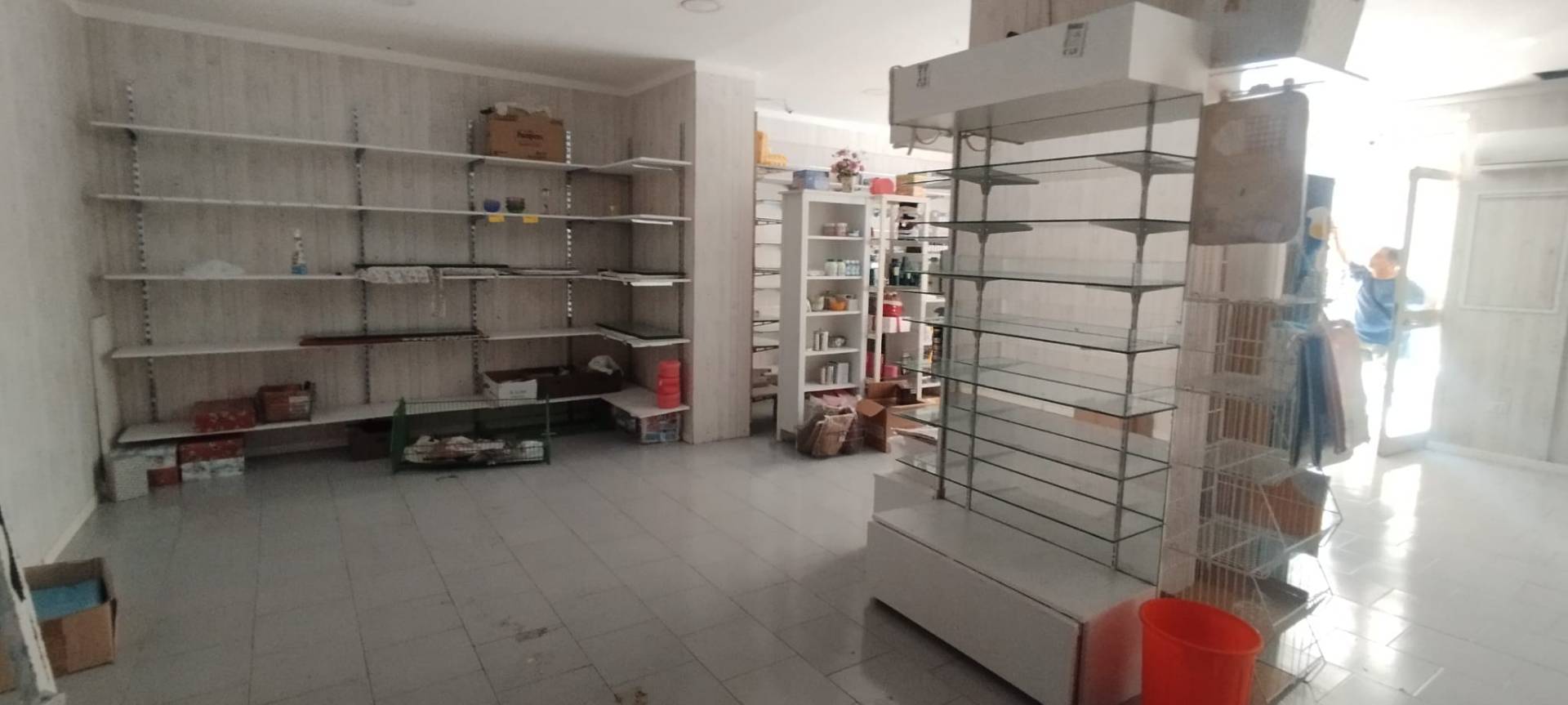 Locale commerciale in affitto a Napoli