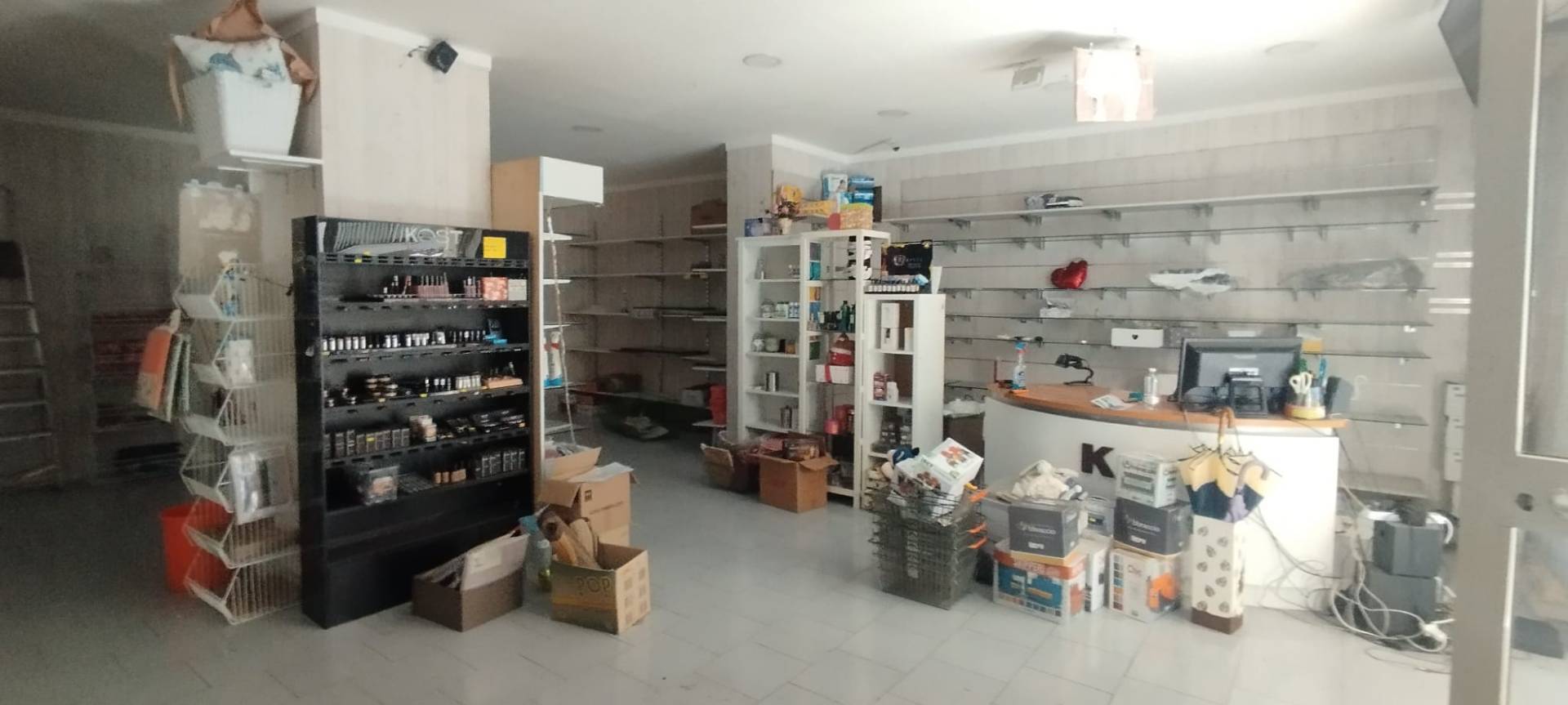 Locale commerciale in affitto a Napoli
