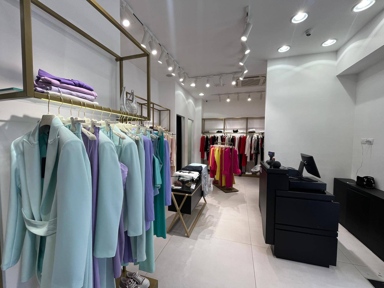 Locale commerciale in affitto a Napoli
