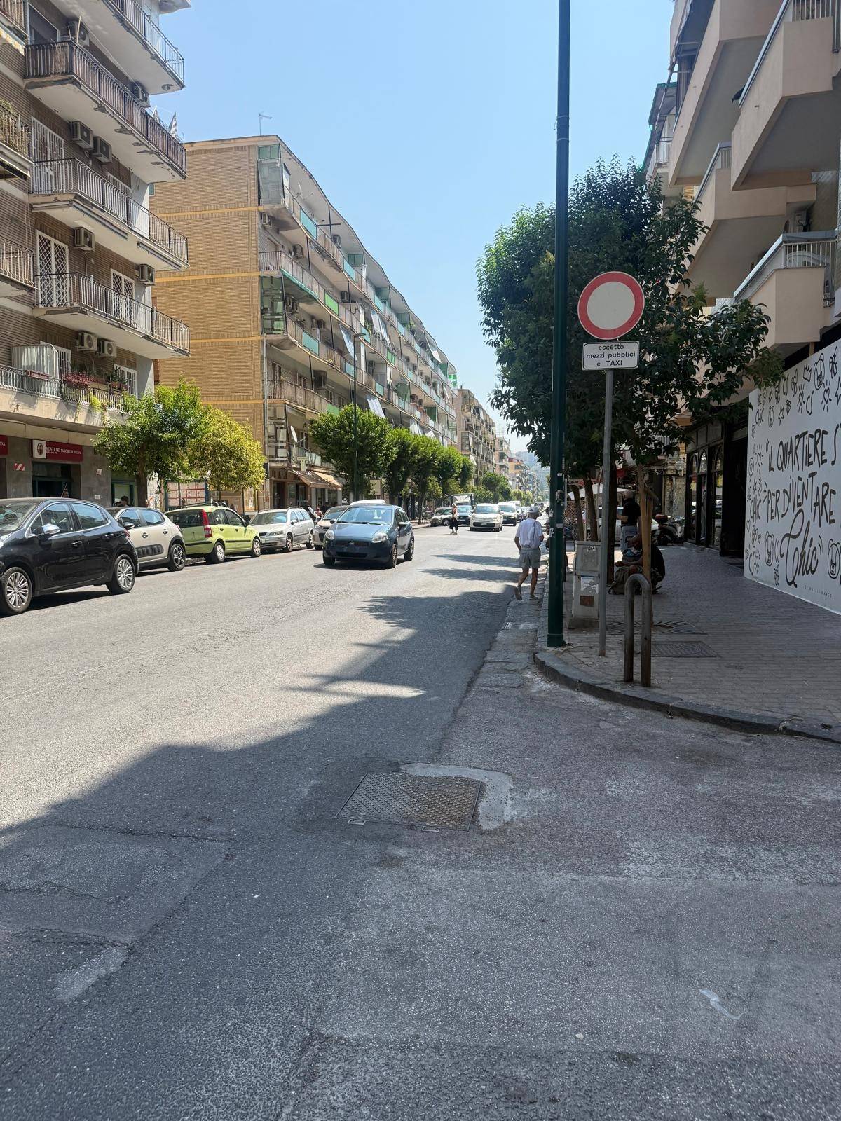 Locale commerciale in affitto a Napoli