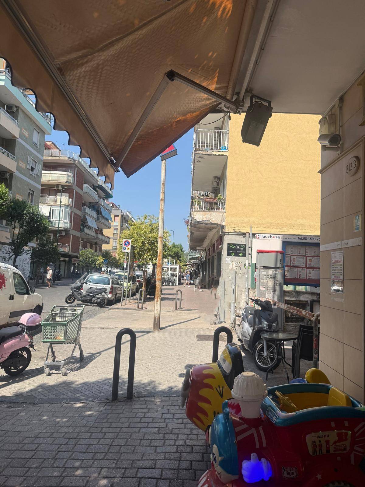 Locale commerciale in affitto a Napoli