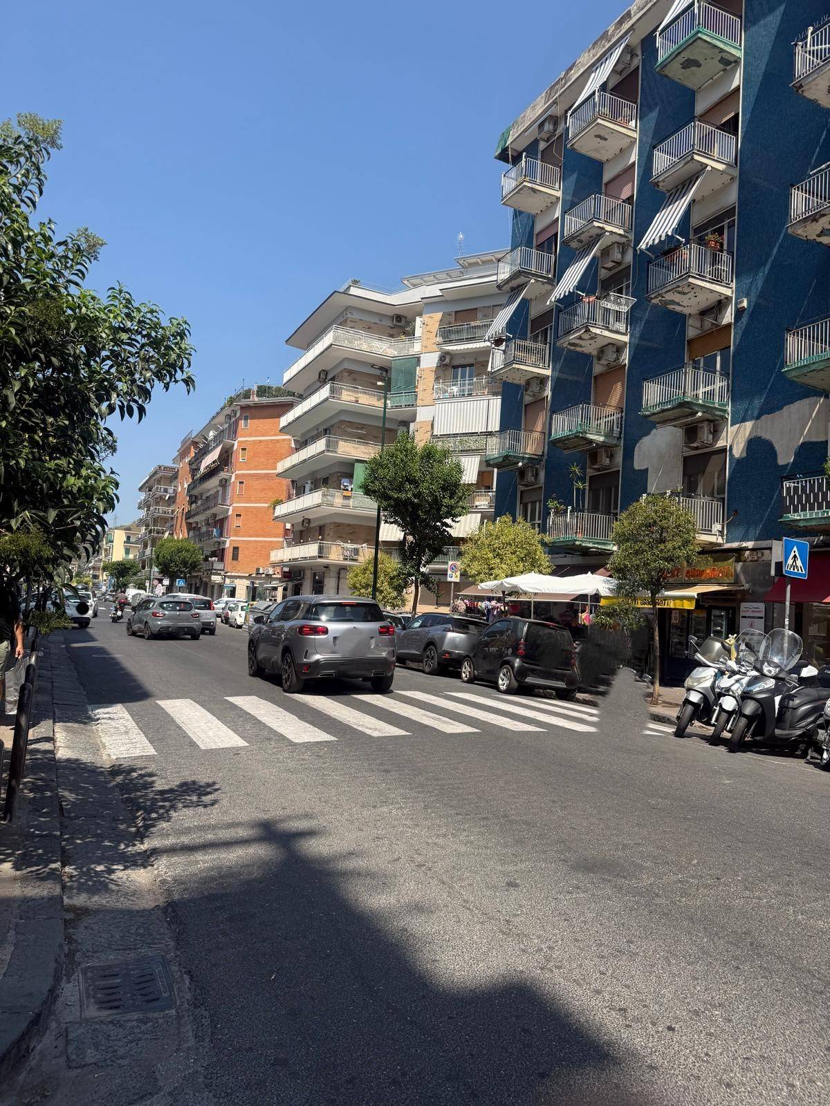 Locale commerciale in affitto a Napoli