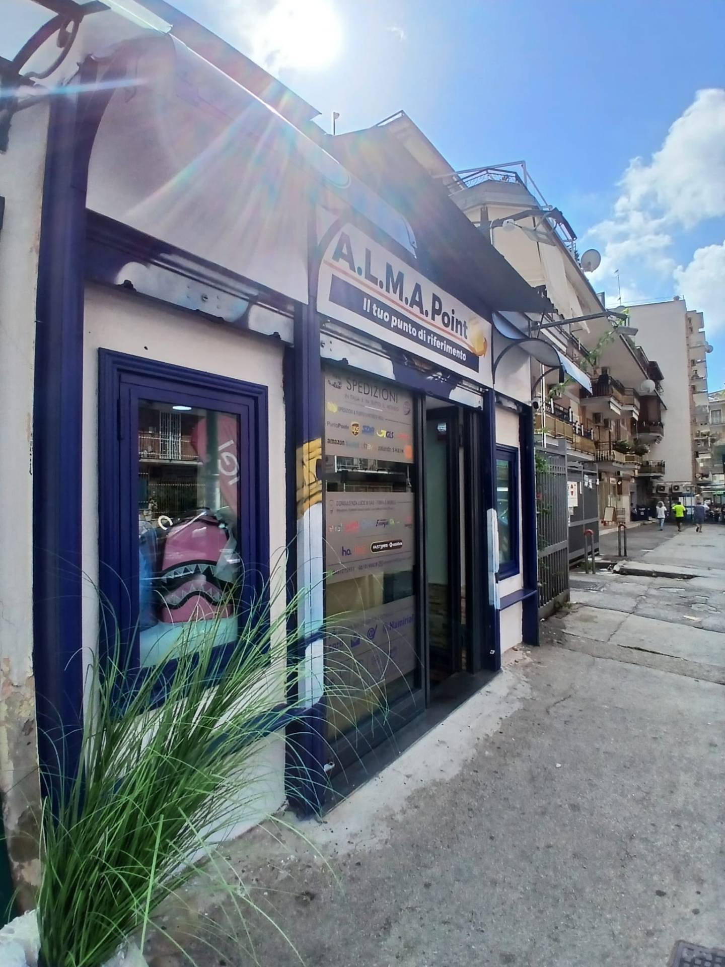 Locale commerciale in vendita a Napoli