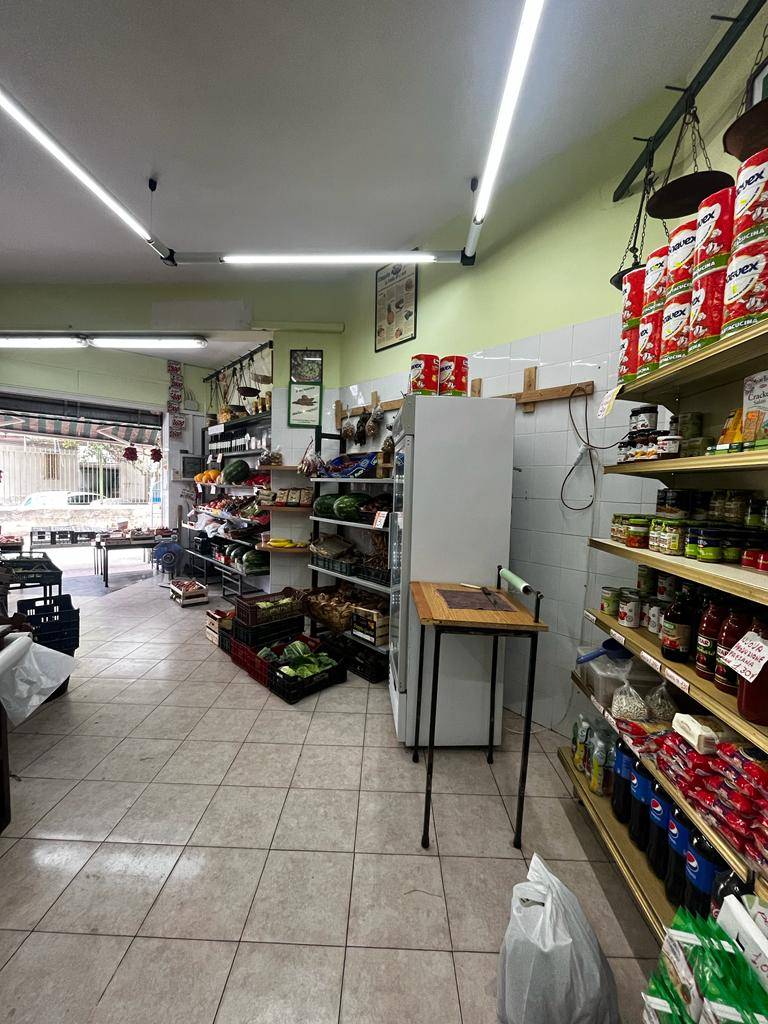 Locale commerciale in affitto a Napoli