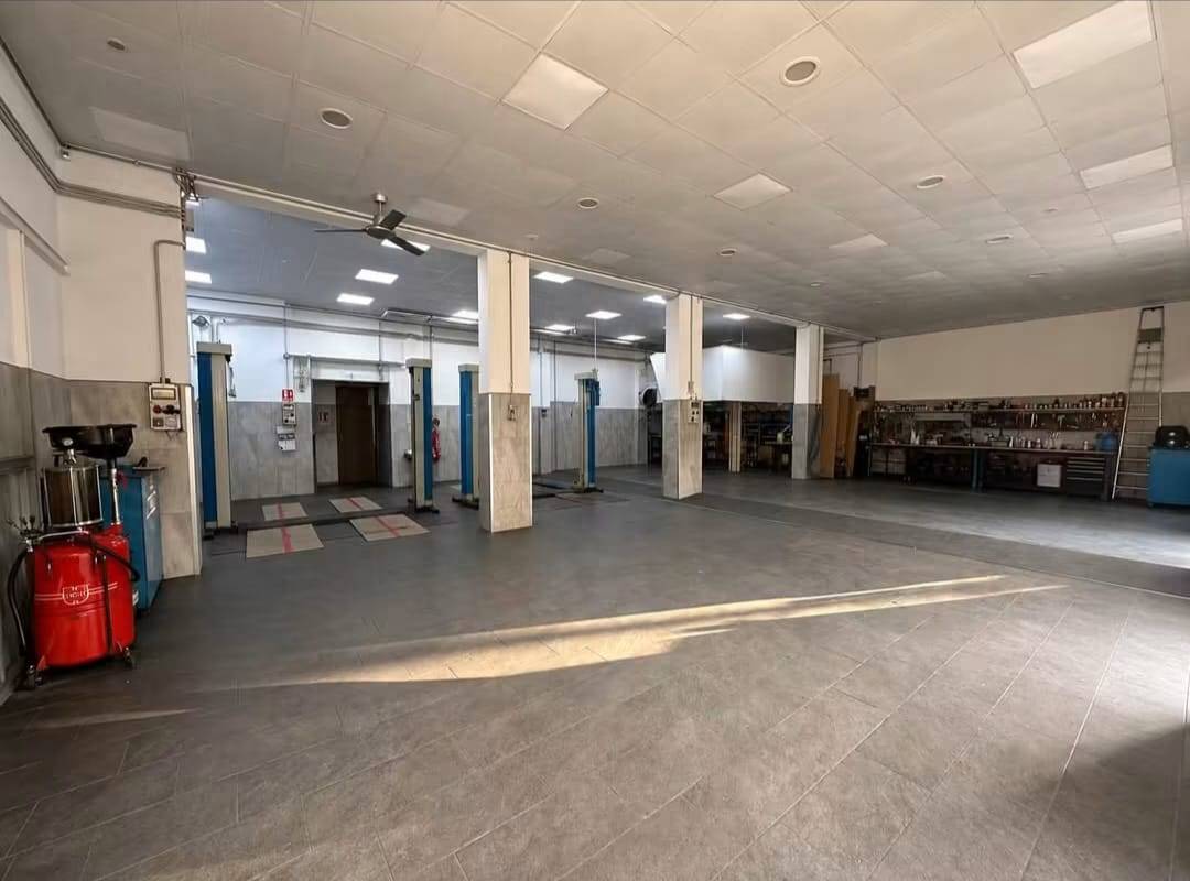 Locale commerciale in affitto a Napoli