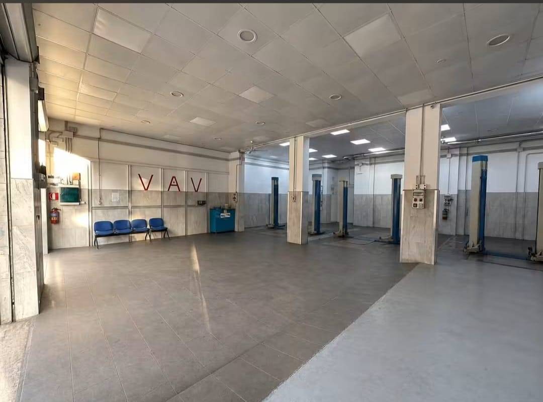 Locale commerciale in affitto a Napoli