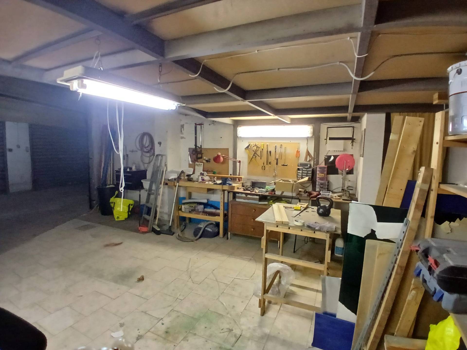 Box o garage in vendita a Napoli