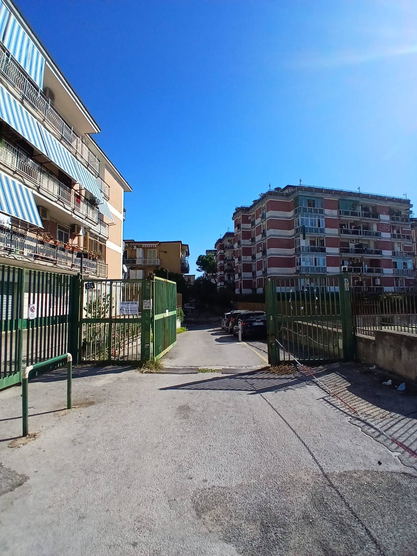 Box o garage in vendita a Napoli