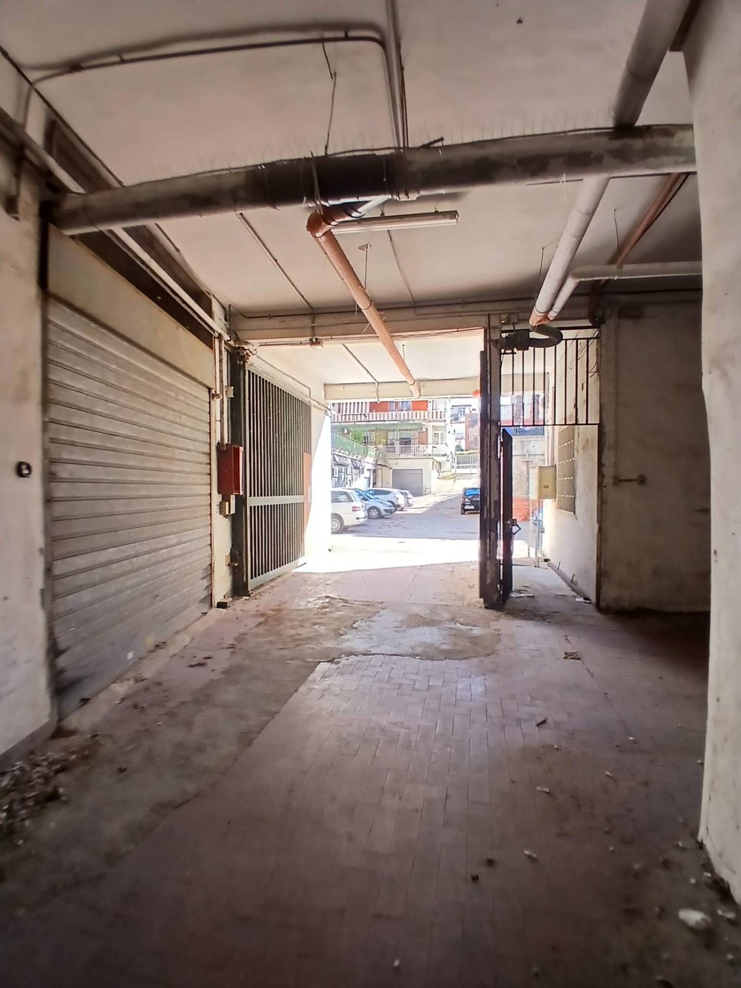 Box o garage in vendita a Napoli