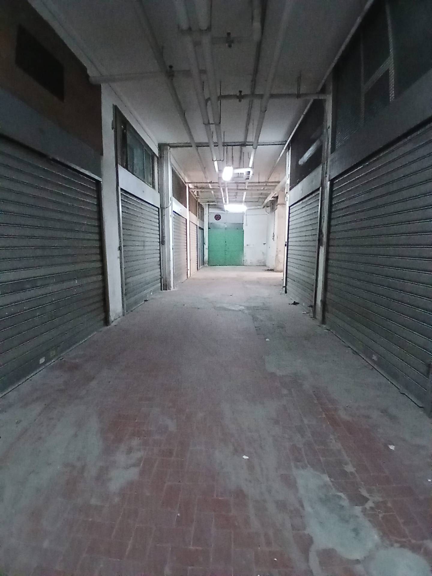 Box o garage in vendita a Napoli