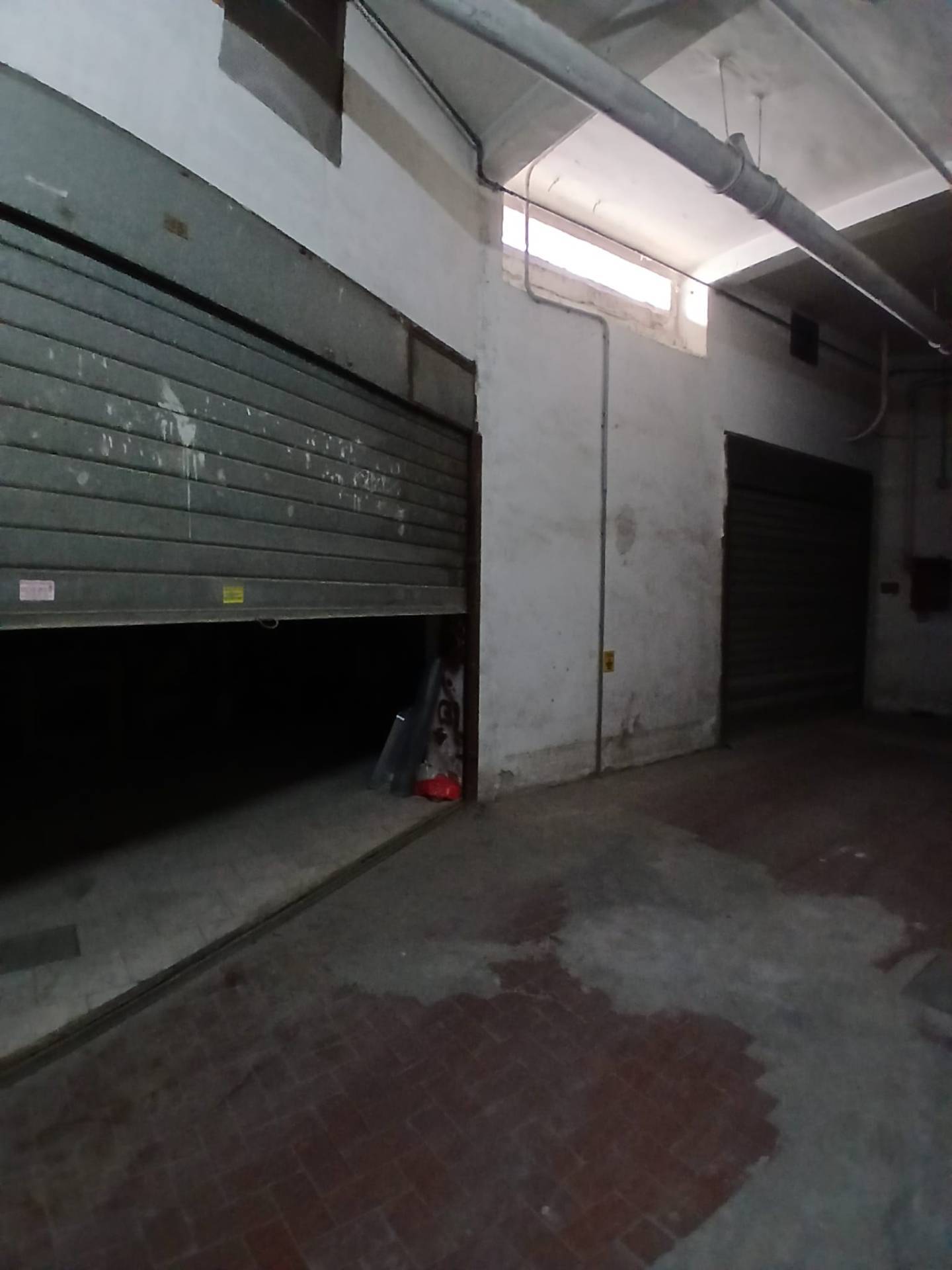 Box o garage in vendita a Napoli