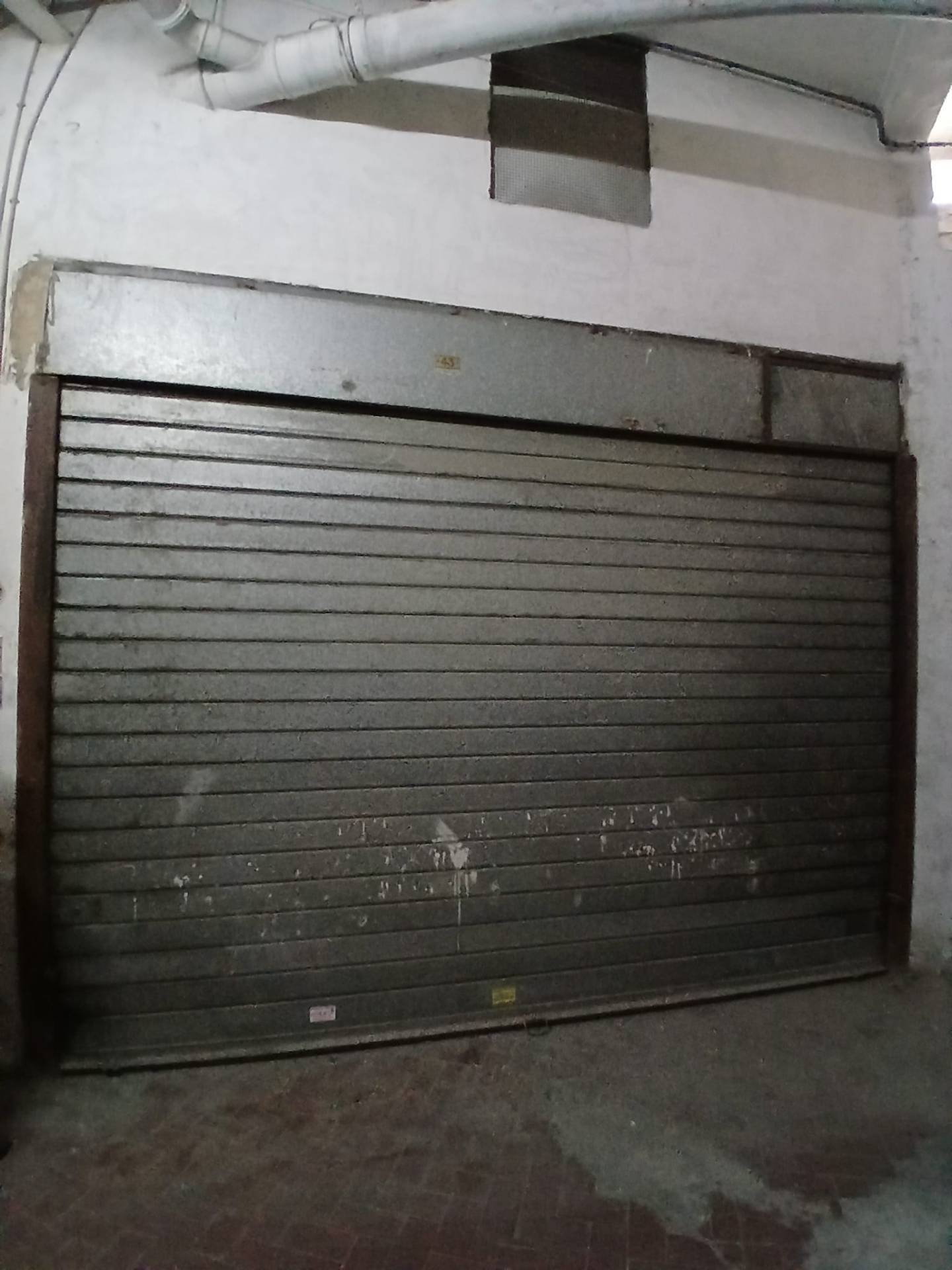 Box o garage in vendita a Napoli