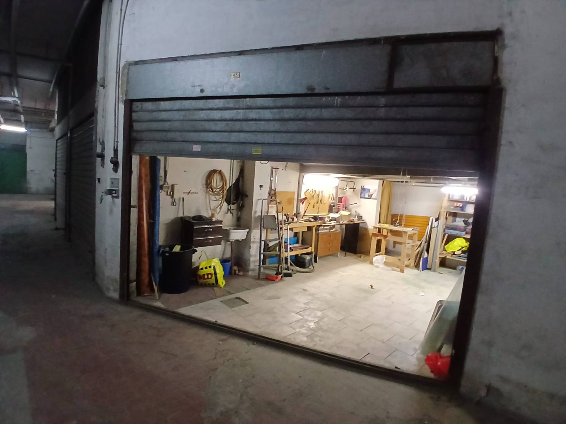 Box o garage in vendita a Napoli