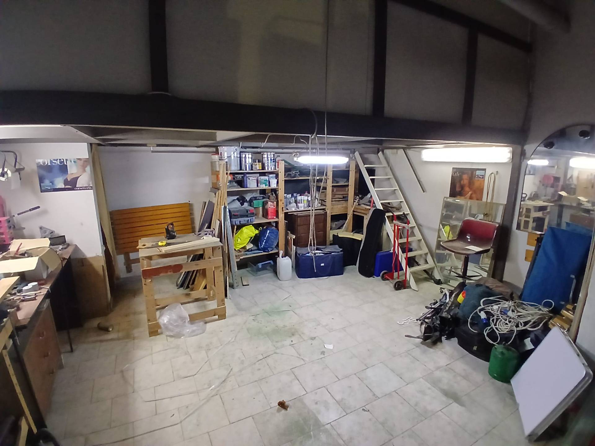 Box o garage in vendita a Napoli