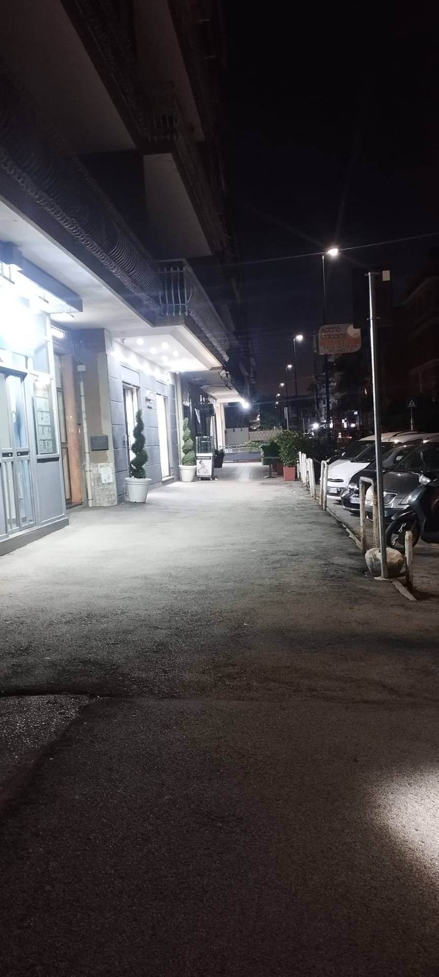 Locale commerciale in affitto a Napoli
