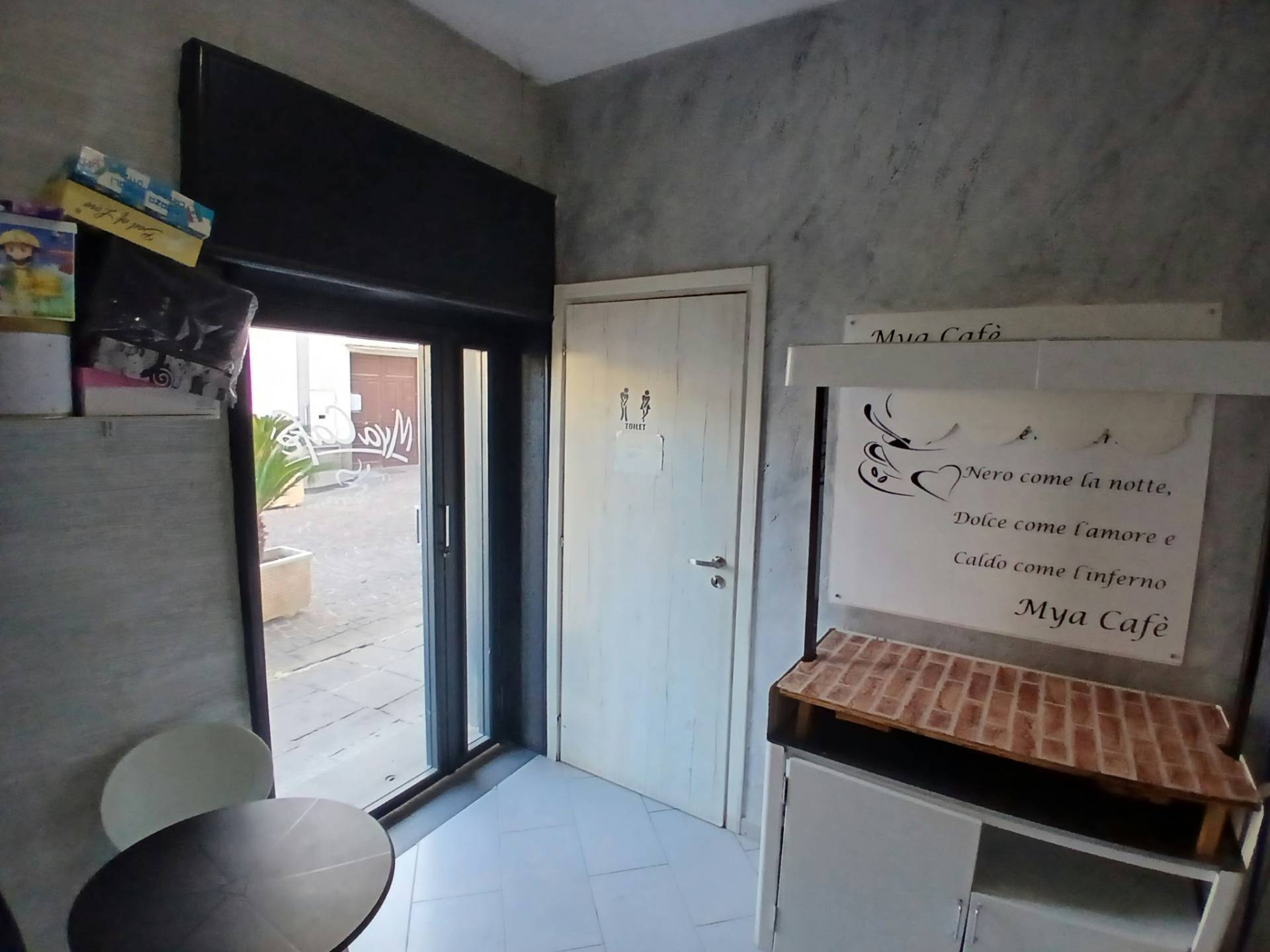 Locale commerciale in affitto a Napoli