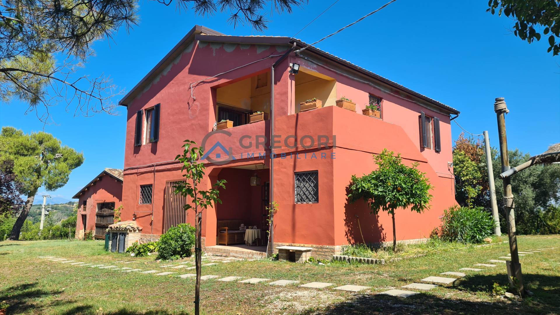 Villa con terrazzo, Sant'Omero poggio morello