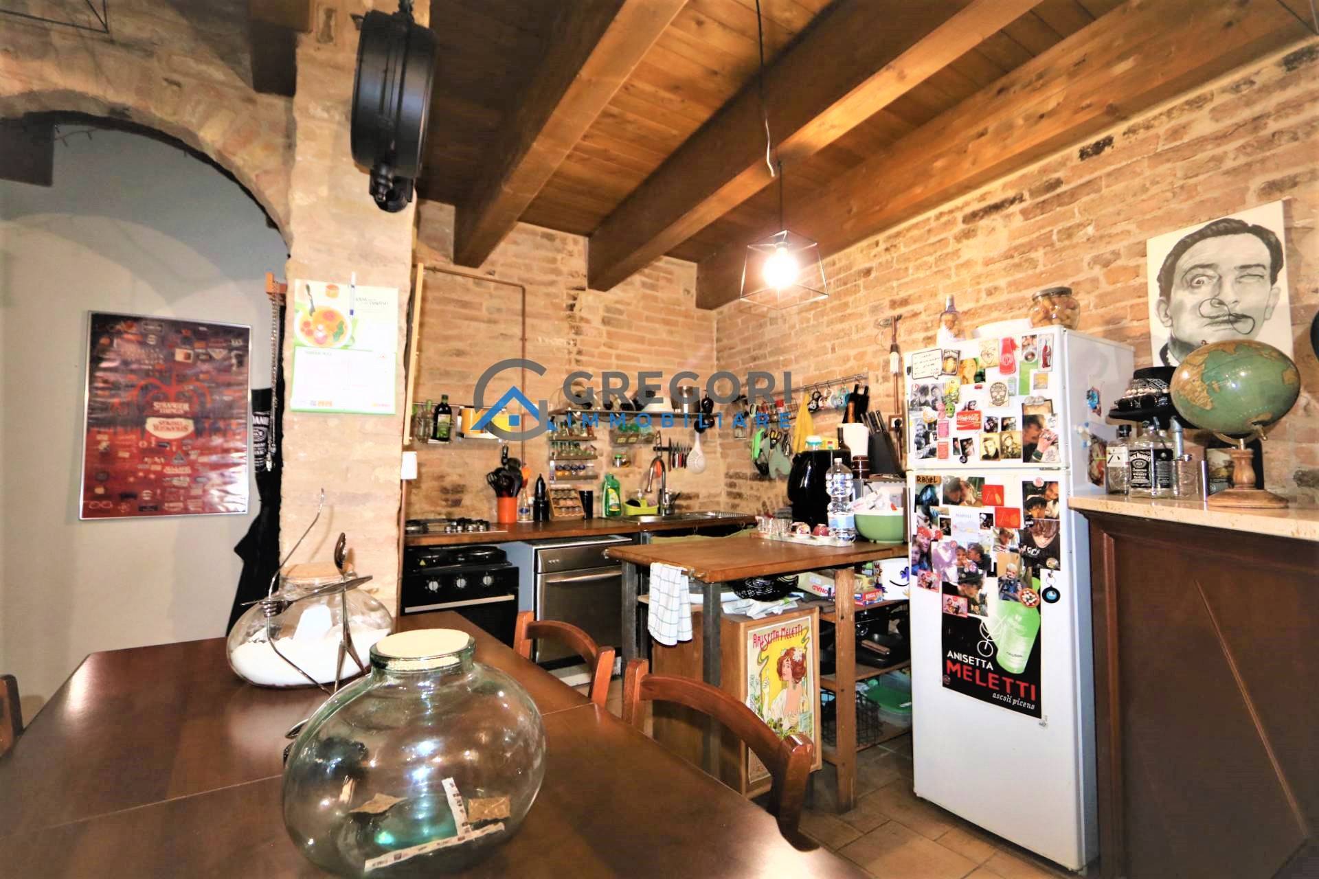 Cielo-terra in vendita a Monsampolo del Tronto