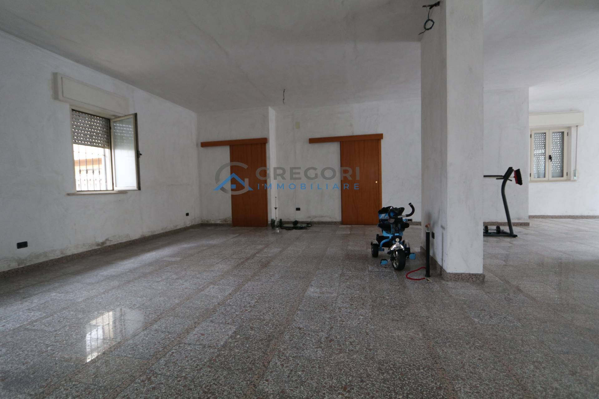 Locale commerciale in vendita a Alba Adriatica