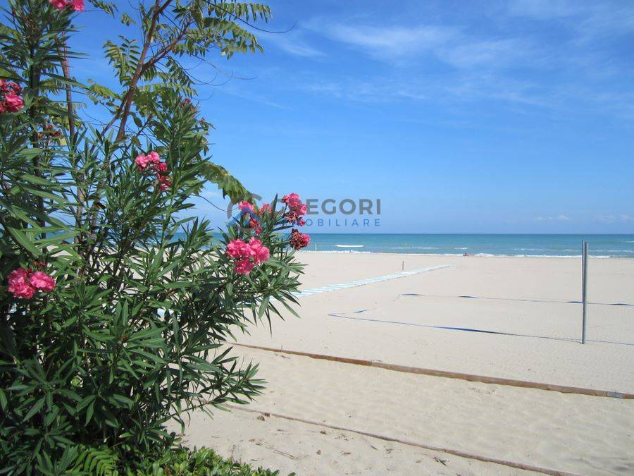 Appartamento in vendita a Alba Adriatica, Zona Mare