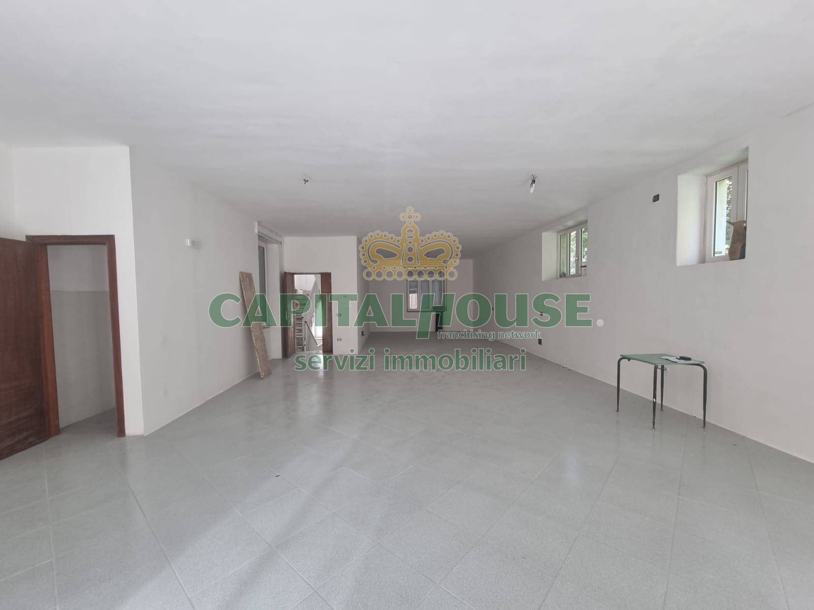 Commerciale in affitto a Solofra