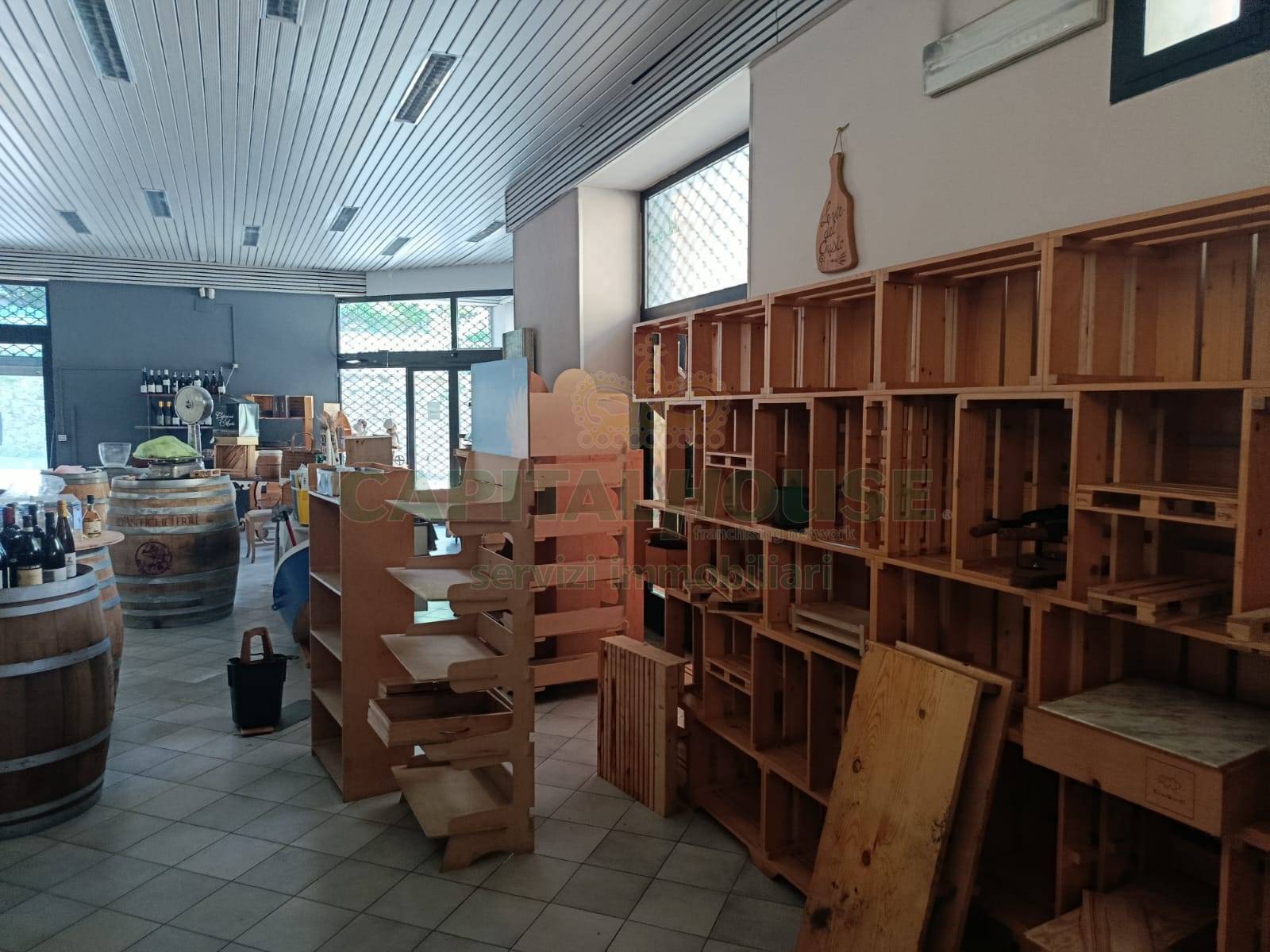 Commerciale in vendita a Solofra
