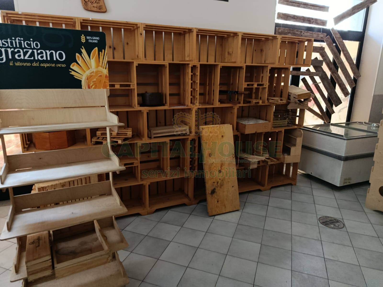 Commerciale in vendita a Solofra