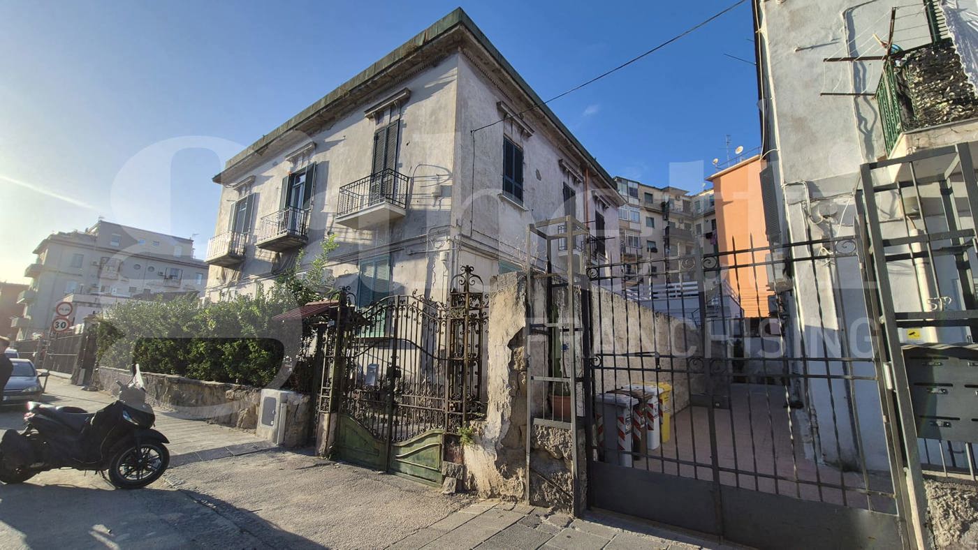 Bilocale ristrutturato a Napoli
