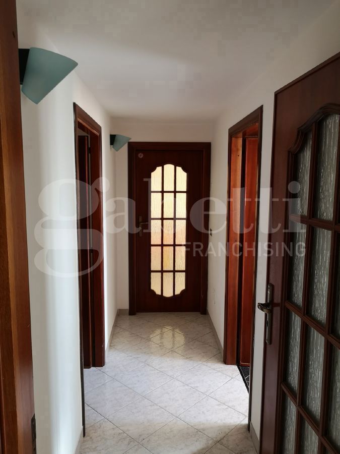 Trilocale ristrutturato a Napoli